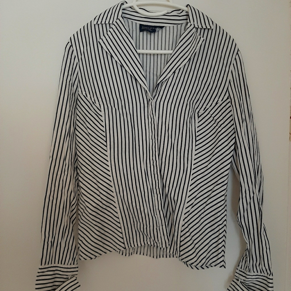Jones New York Signature Button Down Small Shirt